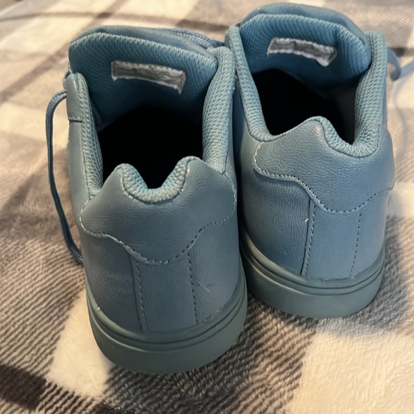 Kids Art and Class Blue Sneakers Size 2! - Picture 3 of 7